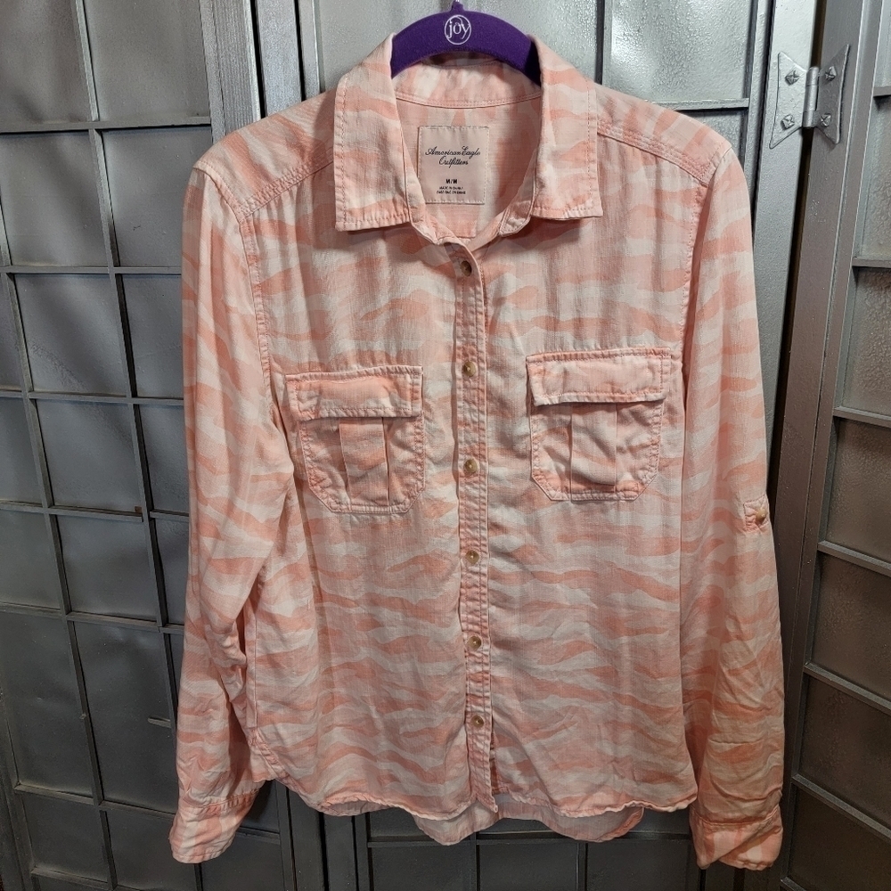 American Eagle Outfitters medium pink & white camo long sleeve button up shirt